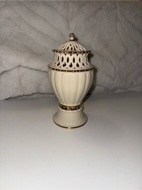 Lenox 24k gold candle